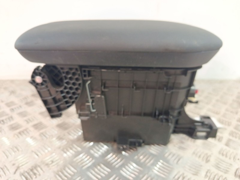 Recambio de apoyabrazos central para toyota rav 4 v (_a5_, _h5_) 2.0 (mxaa52) referencia OEM IAM 5881242040  