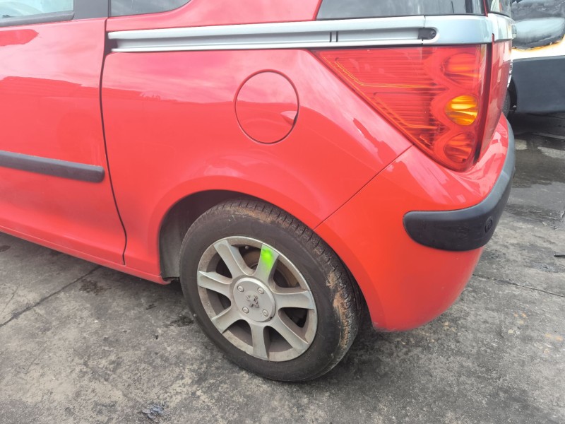 Recambio de paso de rueda trasero izquierdo para peugeot 1007 (km_) 1.6 16v referencia OEM IAM   
