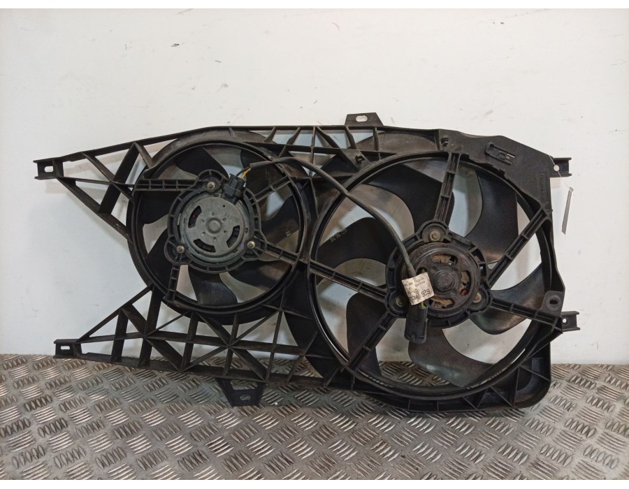 Recambio de electroventilador para renault trafic ii autobús (jl) 2.5 dci 135 (jl0d) referencia OEM IAM 8200019383  
