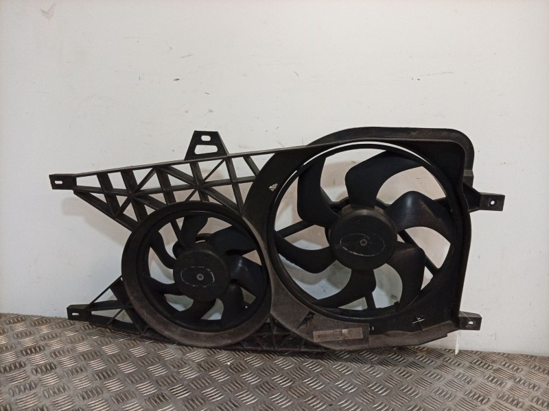 Recambio de electroventilador para renault trafic ii autobús (jl) 2.5 dci 135 (jl0d) referencia OEM IAM 8200019383  