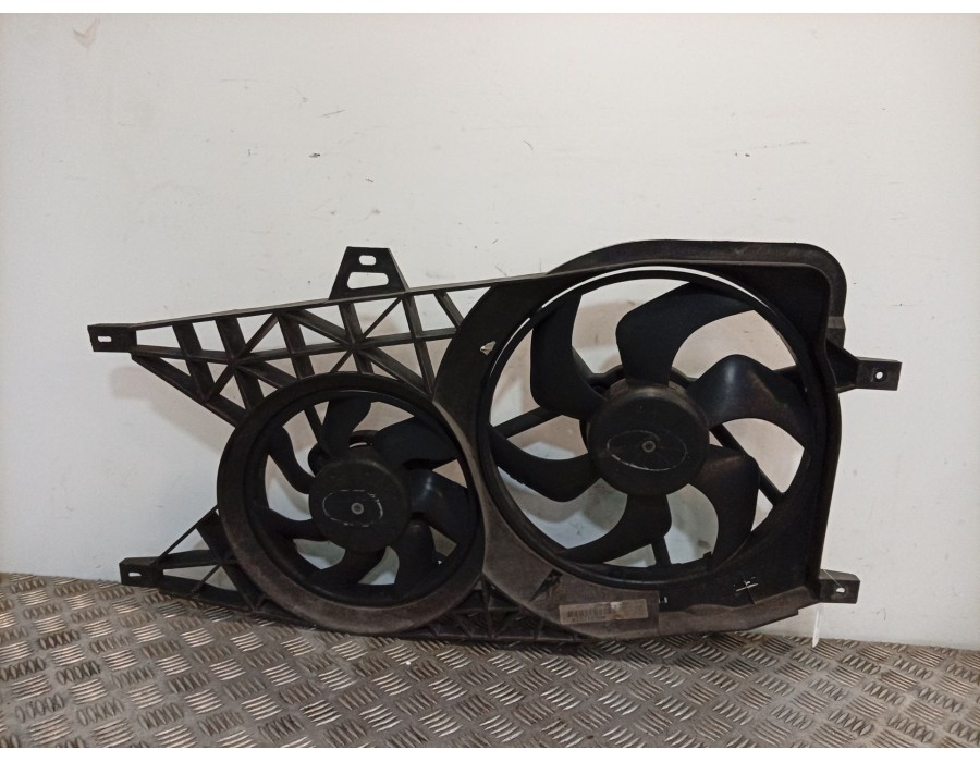 Recambio de electroventilador para renault trafic ii autobús (jl) 2.5 dci 135 (jl0d) referencia OEM IAM 8200019383  