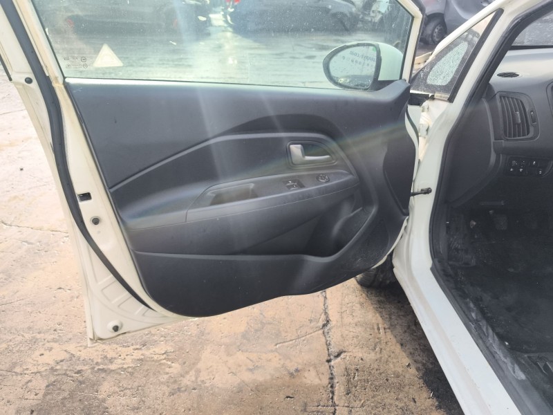 Recambio de guarnecido puerta delantera izquierda para kia rio iii (ub) 1.4 cvvt referencia OEM IAM 823301W010  