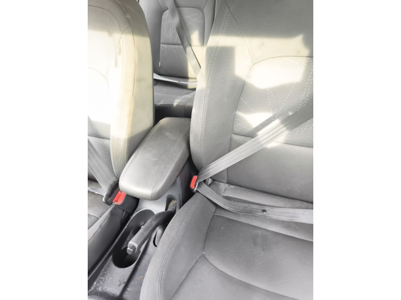 Recambio de enganche cinturon delantero izquierdo para kia rio iii (ub) 1.4 cvvt referencia OEM IAM 888301W000HU  