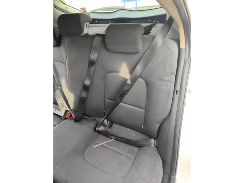 Recambio de enganche cinturon trasero izquierdo para kia rio iii (ub) 1.4 cvvt referencia OEM IAM 898301W200HIJ  