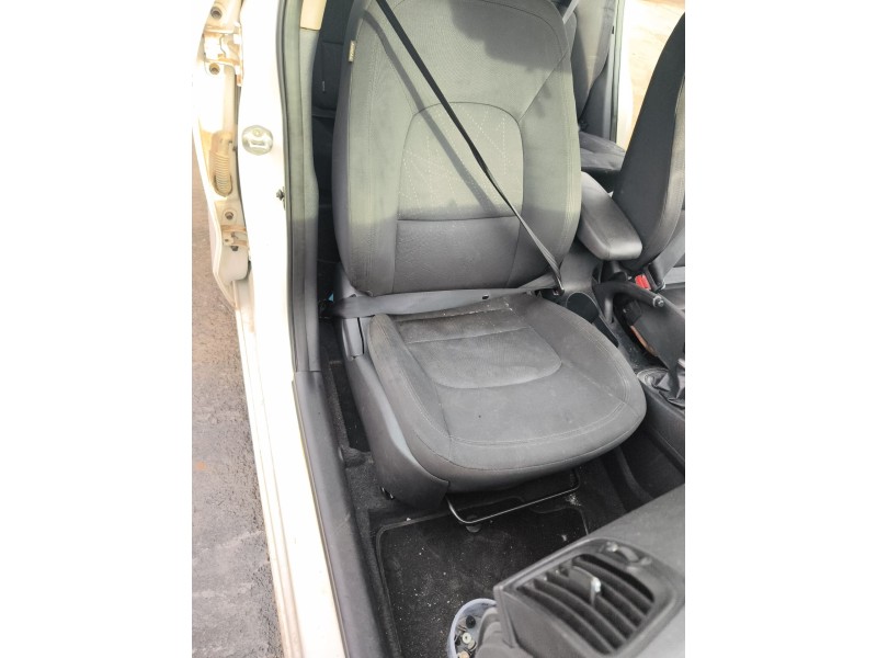 Recambio de asiento delantero derecho para kia rio iii (ub) 1.4 cvvt referencia OEM IAM 882001W100  