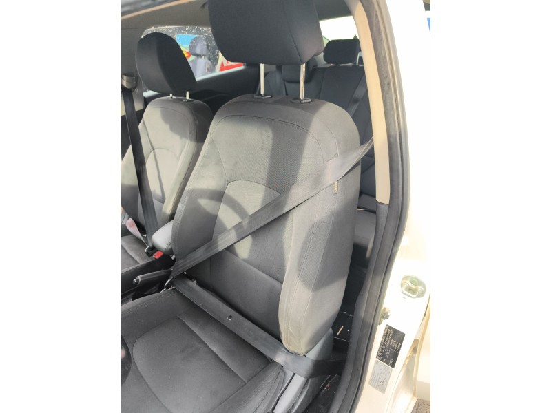 Recambio de asiento delantero izquierdo para kia rio iii (ub) 1.4 cvvt referencia OEM IAM 884011W030BGB  