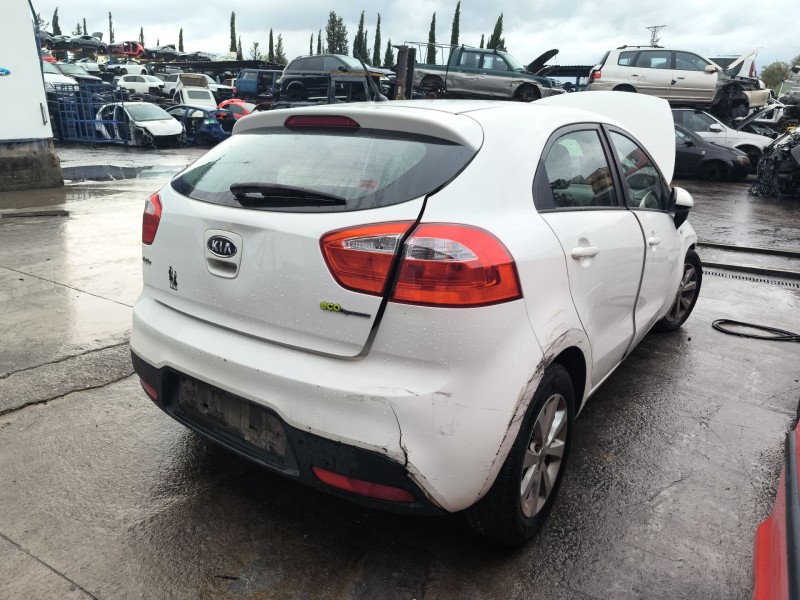 Recambio de amortiguador trasero derecho para kia rio iii (ub) 1.4 cvvt referencia OEM IAM 553001W001  