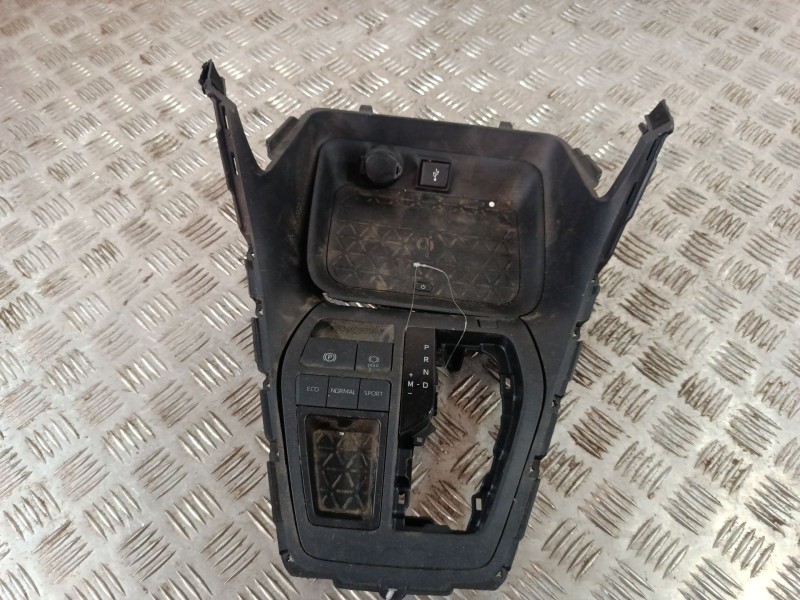 Recambio de consola central para toyota rav 4 v (_a5_, _h5_) 2.0 (mxaa52) referencia OEM IAM 5881042040C1  
