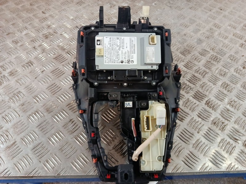 Recambio de consola central para toyota rav 4 v (_a5_, _h5_) 2.0 (mxaa52) referencia OEM IAM 5881042040C1  