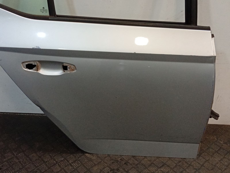 Recambio de puerta trasera derecha para skoda fabia iii (nj3) 1.0 referencia OEM IAM 6V9833056A  
