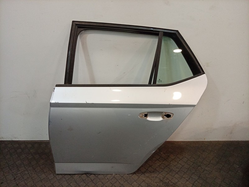 Recambio de puerta trasera izquierda para skoda fabia iii (nj3) 1.0 referencia OEM IAM 6V6833055A  