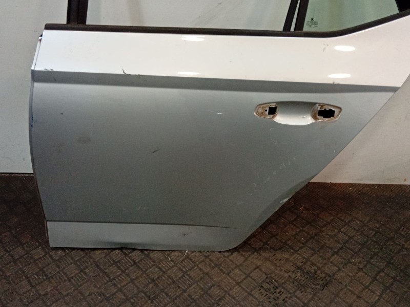 Recambio de puerta trasera izquierda para skoda fabia iii (nj3) 1.0 referencia OEM IAM 6V6833055A  