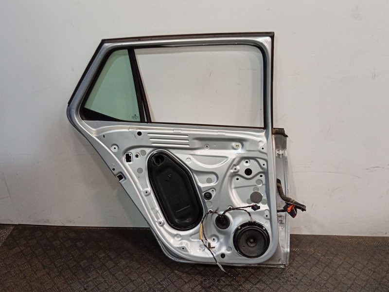 Recambio de puerta trasera izquierda para skoda fabia iii (nj3) 1.0 referencia OEM IAM 6V6833055A  