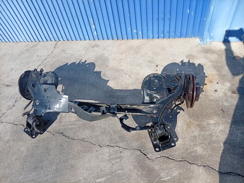 Recambio de puente trasero para ford tourneo connect referencia OEM IAM 2571553  