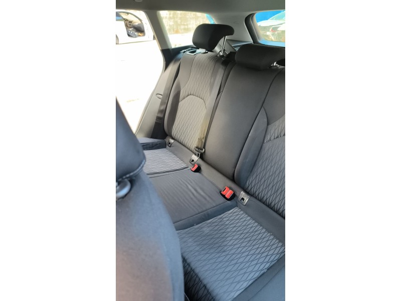 Recambio de enganche cinturon trasero central para seat leon (5f1) 2.0 tdi referencia OEM IAM 5F0857739QVZ / 5F0857739AQVZ  