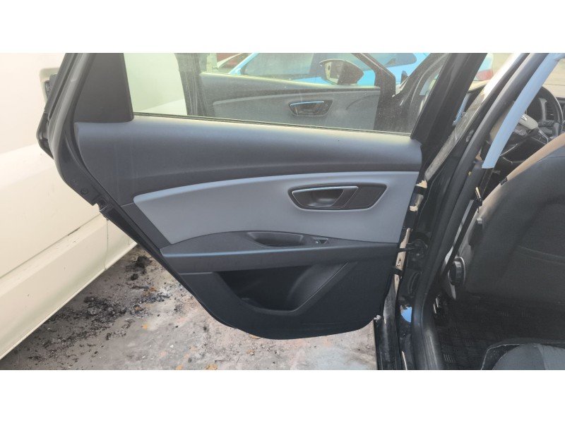 Recambio de guarnecido puerta trasera izquierda para seat leon (5f1) 2.0 tdi referencia OEM IAM 5F1832129  