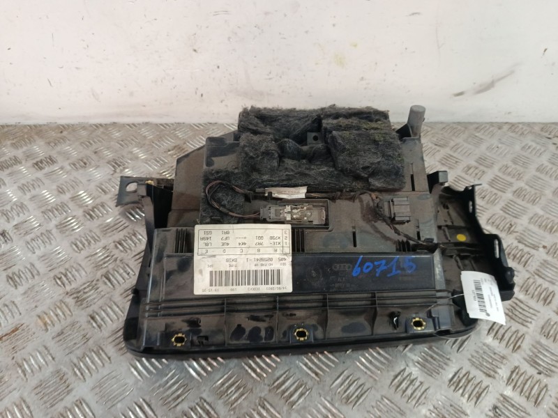 Recambio de guantera para audi a1 (8x1, 8xk) 1.6 tdi referencia OEM IAM 01510600000LL  