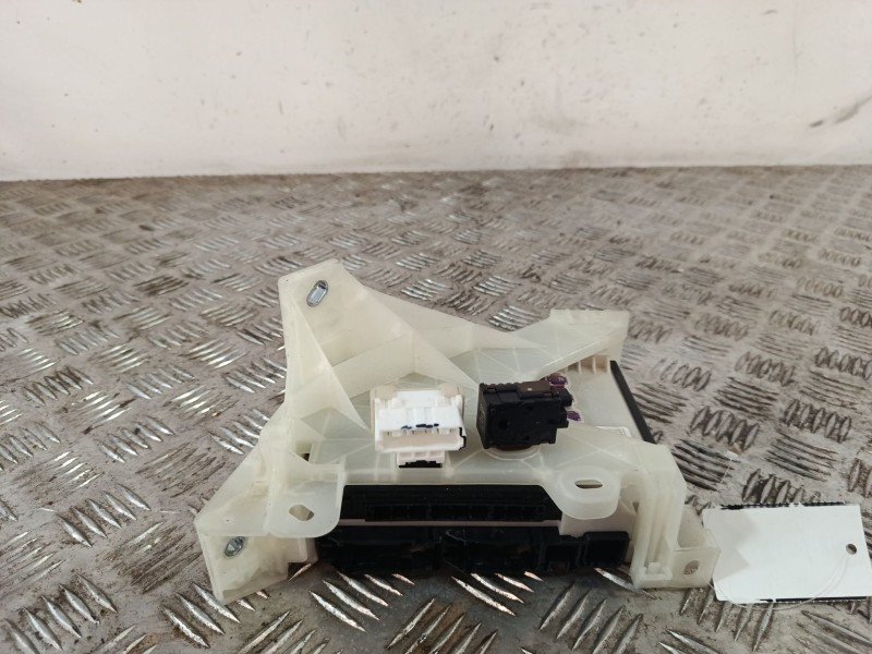 Recambio de caja reles / fusibles para toyota rav 4 v (_a5_, _h5_) 2.0 (mxaa52) referencia OEM IAM 8273042890B  
