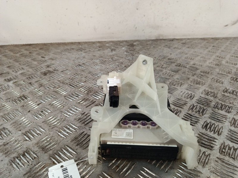 Recambio de caja reles / fusibles para toyota rav 4 v (_a5_, _h5_) 2.0 (mxaa52) referencia OEM IAM 8273042890B  