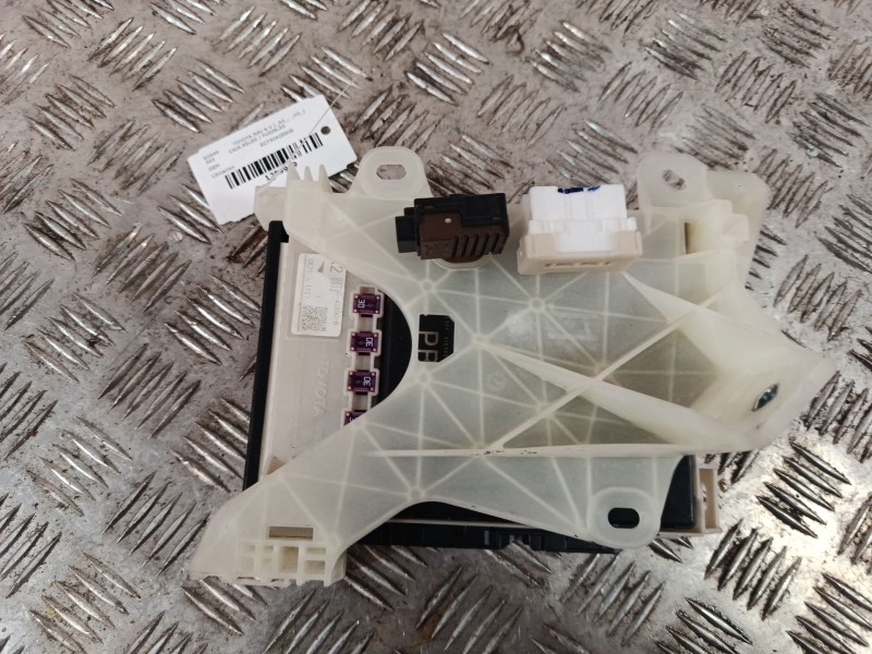 Recambio de caja reles / fusibles para toyota rav 4 v (_a5_, _h5_) 2.0 (mxaa52) referencia OEM IAM 8273042890B  