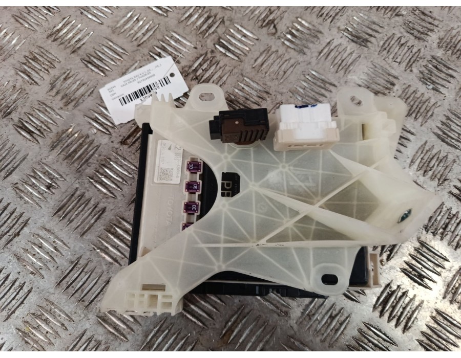 Recambio de caja reles / fusibles para toyota rav 4 v (_a5_, _h5_) 2.0 (mxaa52) referencia OEM IAM 8273042890B  