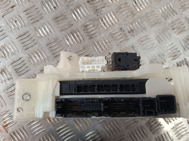 Recambio de caja reles / fusibles para toyota rav 4 v (_a5_, _h5_) 2.0 (mxaa52) referencia OEM IAM 8273042890B  