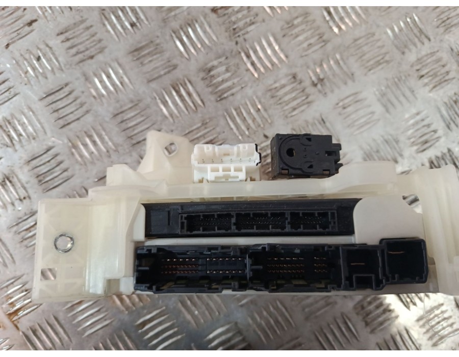 Recambio de caja reles / fusibles para toyota rav 4 v (_a5_, _h5_) 2.0 (mxaa52) referencia OEM IAM 8273042890B  