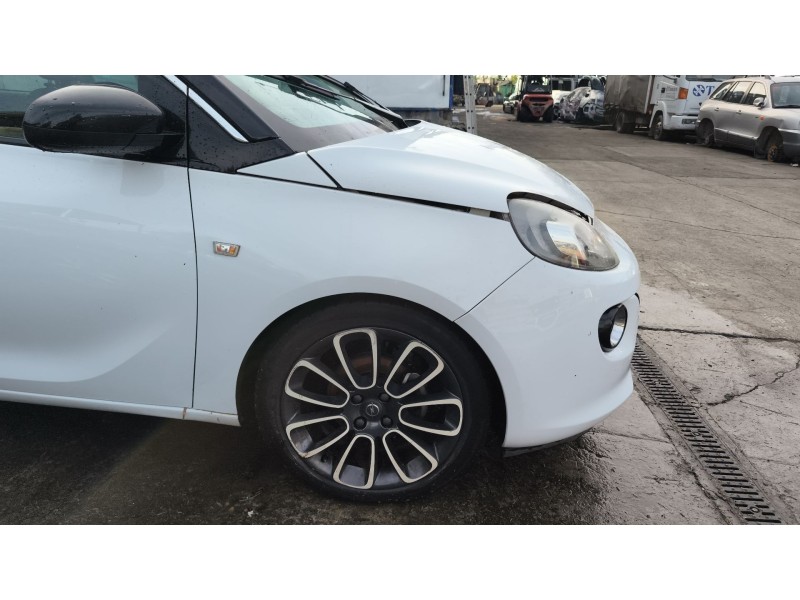 Recambio de aleta delantera derecha para opel adam (m13) 1.4 referencia OEM IAM 13357545  