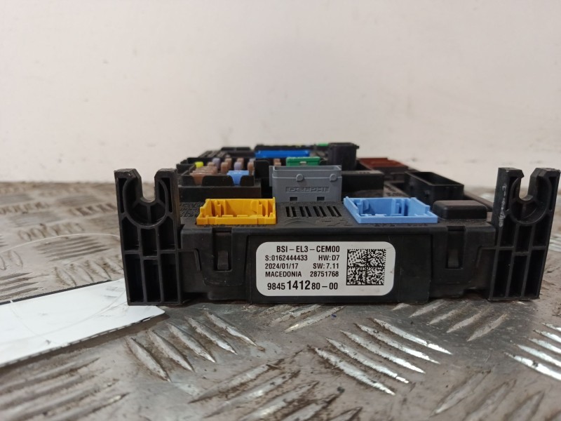 Recambio de caja reles / fusibles para citroën c3 iii (sx) 1.2 puretech 82 referencia OEM IAM 984514128000  