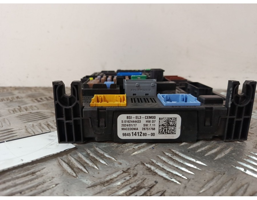 Recambio de caja reles / fusibles para citroën c3 iii (sx) 1.2 puretech 82 referencia OEM IAM 984514128000  