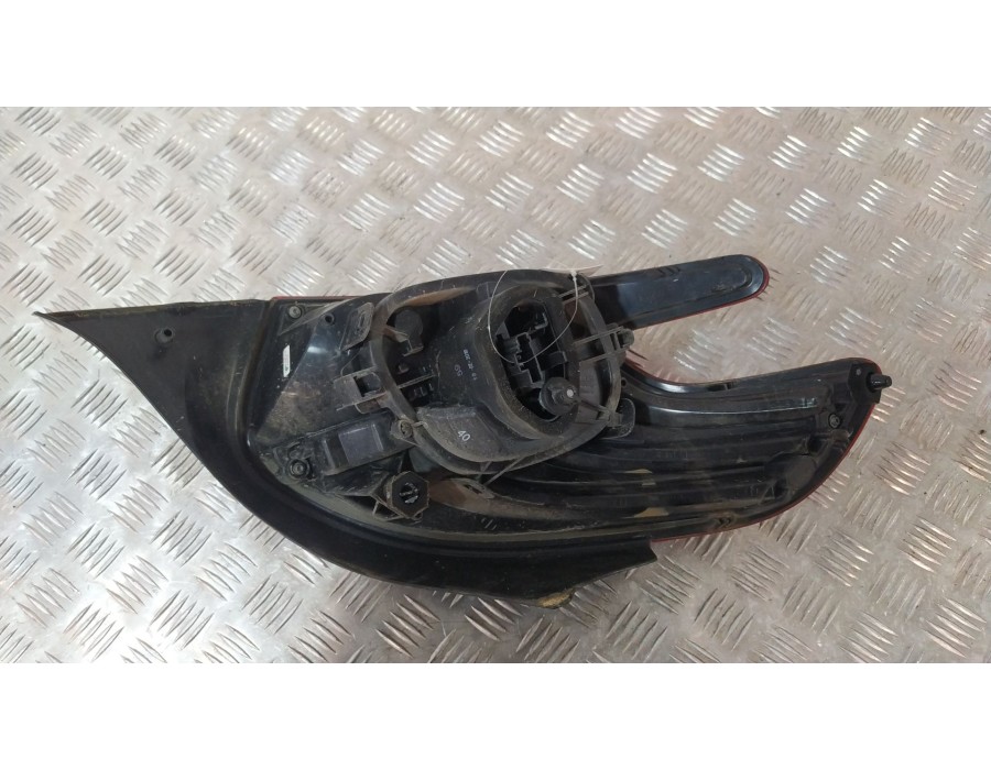 Recambio de piloto trasero derecho para peugeot 208 i (ca_, cc_) 1.2 puretech 82 referencia OEM IAM 9825601180  