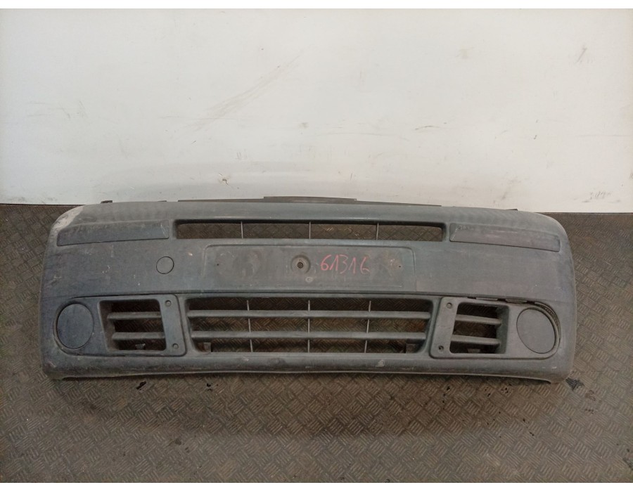 Recambio de paragolpes delantero para renault trafic ii autobús (jl) 2.5 dci 135 (jl0d) referencia OEM IAM 8200200609  
