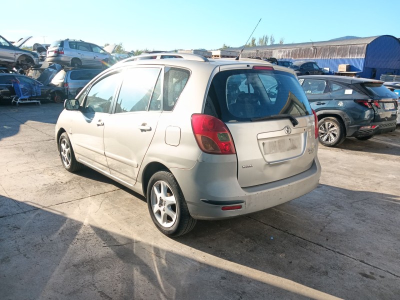 toyota corolla verso (_e12_) del año 2003