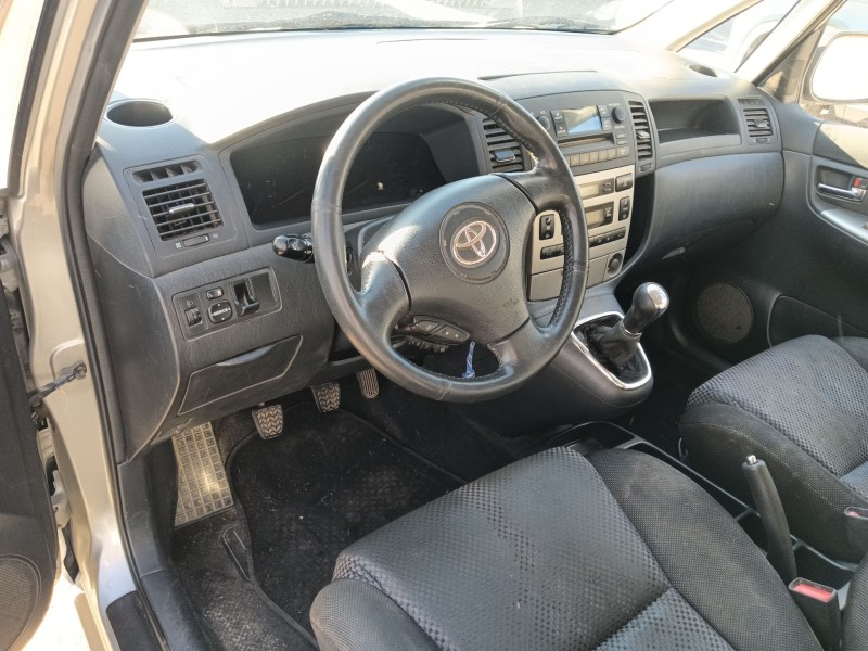 toyota corolla verso (_e12_) del año 2003