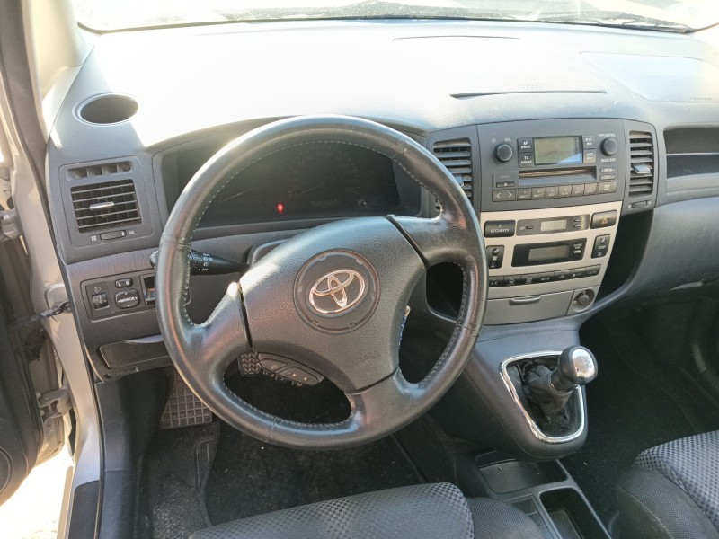 toyota corolla verso (_e12_) del año 2003