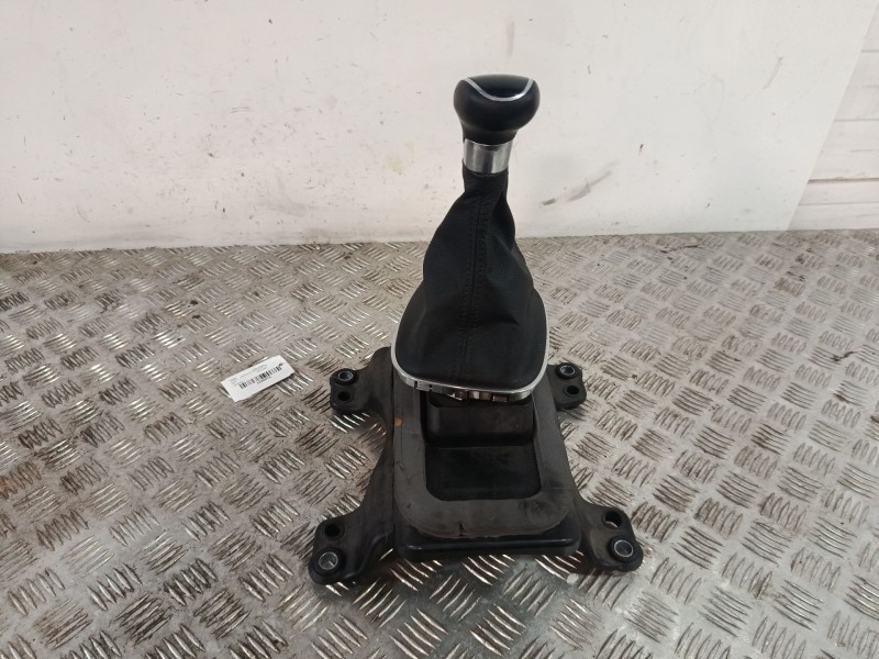 Recambio de pomo palanca cambio para opel adam referencia OEM IAM 39031460  