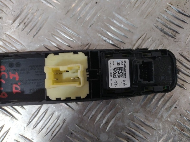 Recambio de mando elevalunas delantero izquierdo para renault clio iv (bh_) 0.9 tce 90 referencia OEM IAM 254112588R  