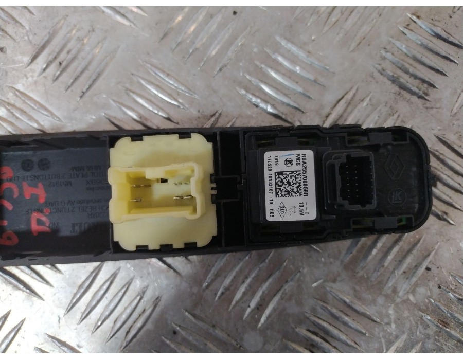 Recambio de mando elevalunas delantero izquierdo para renault clio iv (bh_) 0.9 tce 90 referencia OEM IAM 254112588R  
