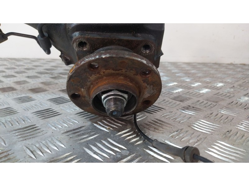Recambio de mangueta trasera derecha para opel combo d 1.6 16v cdti referencia OEM IAM 95514743  