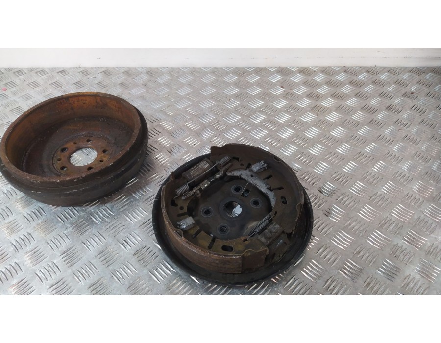 Recambio de tambor freno trasero izquierdo para opel combo d 1.6 16v cdti referencia OEM IAM 51864509  