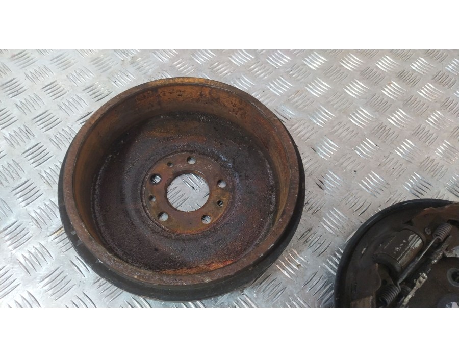 Recambio de tambor freno trasero izquierdo para opel combo d 1.6 16v cdti referencia OEM IAM 51864509  