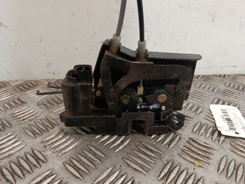 Recambio de cerradura puerta delantera izquierda para ssangyong rodius referencia OEM IAM 7121021024  
