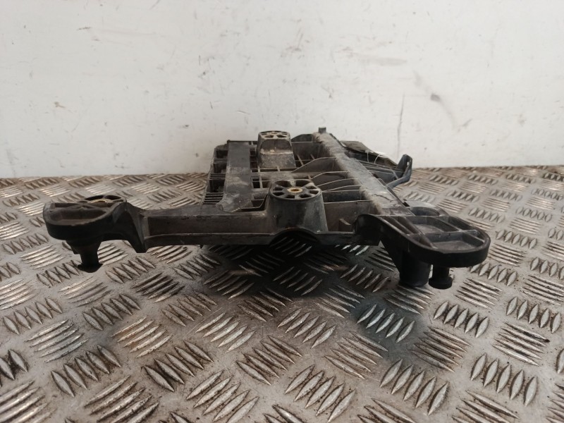 Recambio de soporte para seat leon (1p1) 2.0 tdi 16v referencia OEM IAM 1K0915333  