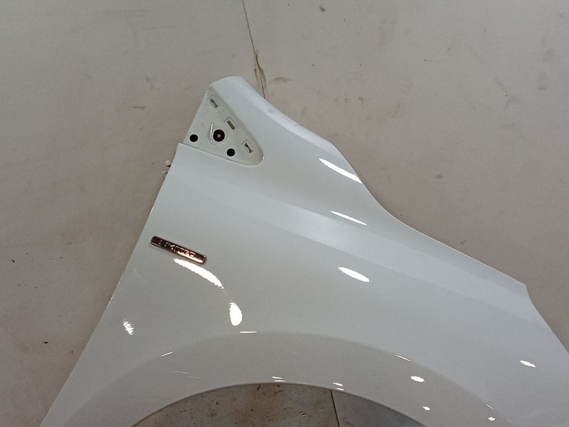 Recambio de aleta delantera derecha para renault clio iv (bh_) 0.9 tce 90 referencia OEM IAM 631002841R  