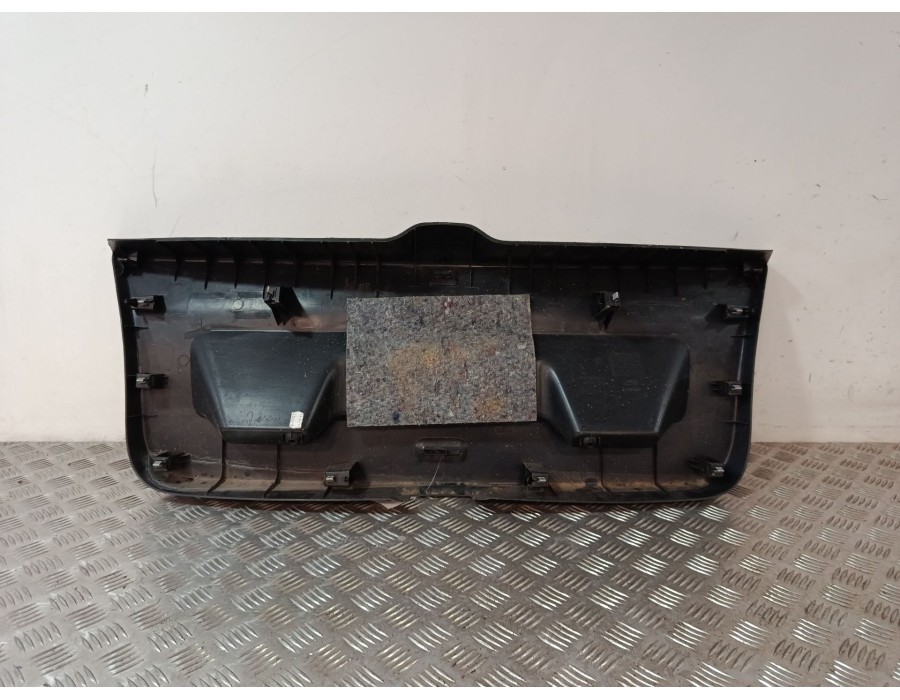 Recambio de guarnecido porton trasero para volkswagen polo v (6r1, 6c1) 1.4 tdi referencia OEM IAM 6R6867601A  