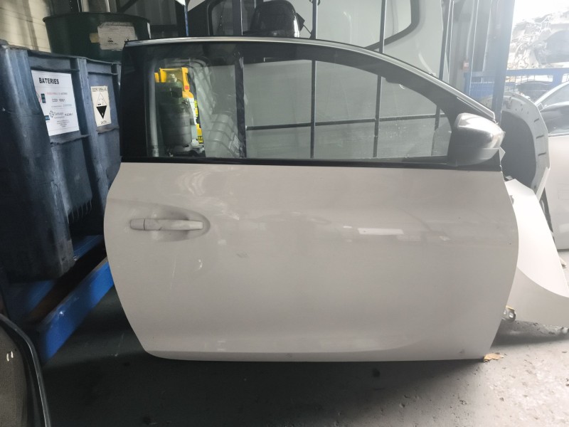 Recambio de puerta delantera derecha para opel adam (m13) 1.4 referencia OEM IAM 13357540  