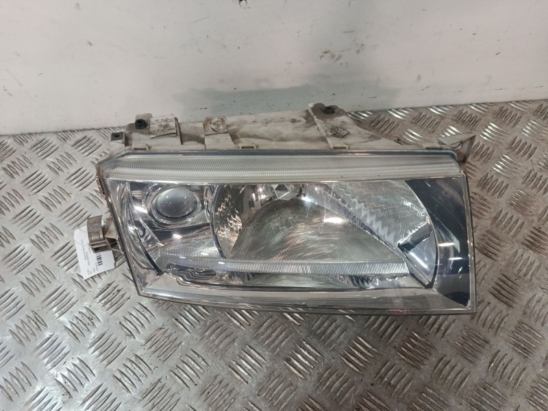 Recambio de faro derecho para skoda octavia i (1u2) 1.9 tdi referencia OEM IAM 1U1941018P  