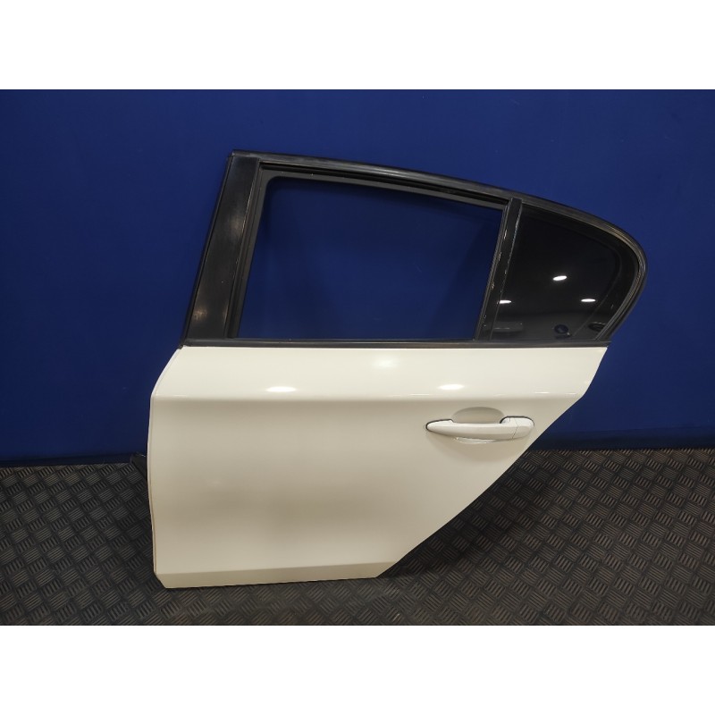 Recambio de puerta trasera izquierda para bmw serie 1 berlina (e81/e87) 2.0 turbodiesel cat referencia OEM IAM   