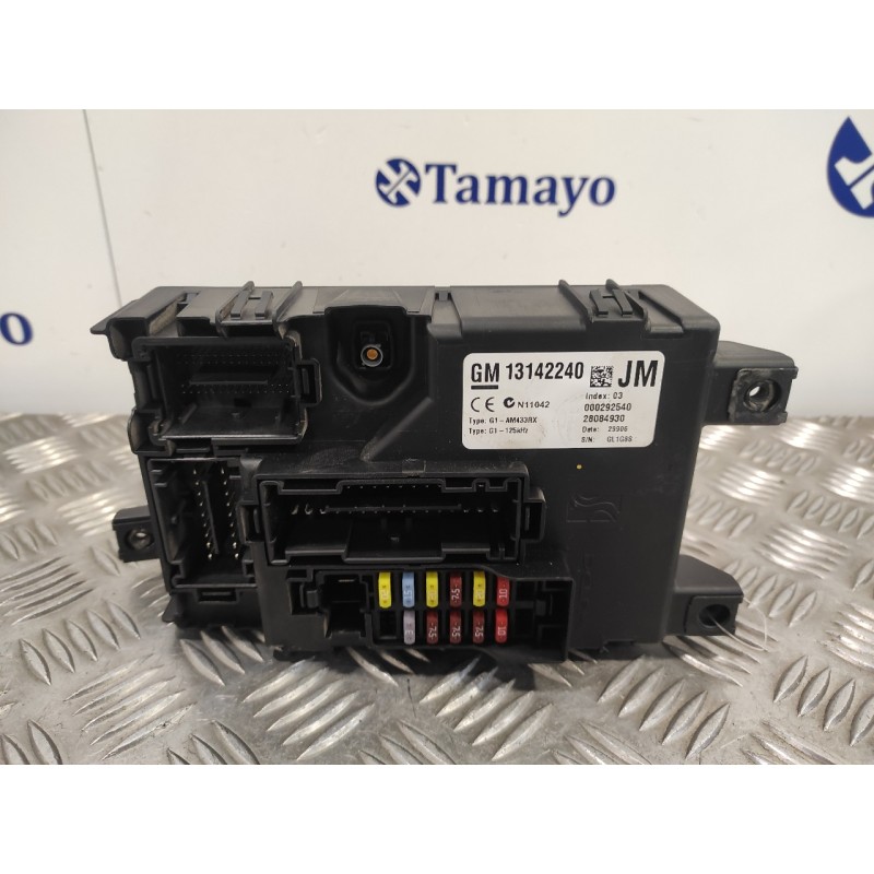 Recambio de caja reles / fusibles para opel corsa d 1.3 16v cdti referencia OEM IAM 13142240  