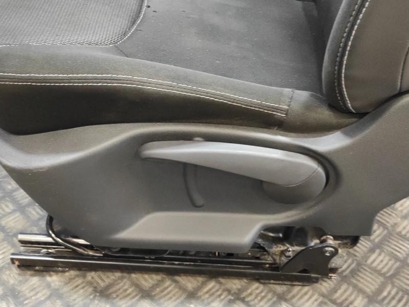 Recambio de asiento delantero izquierdo para renault clio iv 1.5 dci diesel fap energy referencia OEM IAM   